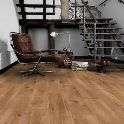 Биополы Wineo PURLINE 1000 wood L Дуб Насыщенно-Карамельный PL300R в интерьере гостиной