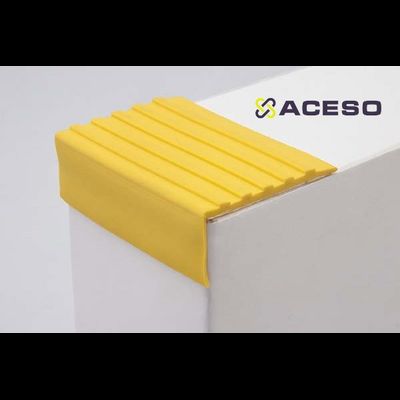 Самоклеящийся угол противоскользящий на ступени в  бухте 12,5 м цена за метр