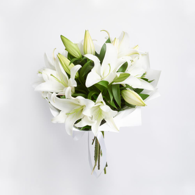 5 белых лилий