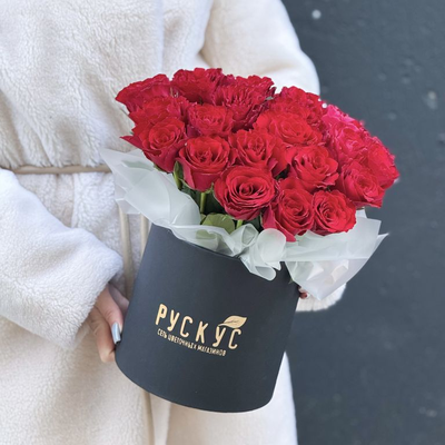 Коробка из 25 красных роз