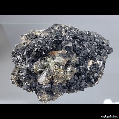 Шпинель черная, диопсид, кальцит. Россия. 65*47*32мм