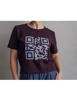 Футболка женская  "QR-код"  (портвейн)