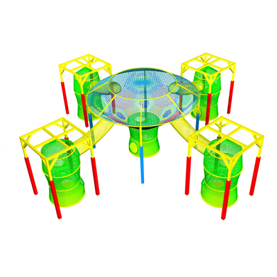 Вязаный лабиринт «Красочные сети»