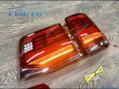 Стопы Toyota Land Cruiser 200 15-21 БЕГАЮЩИЕ красные