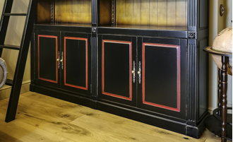 Библиотека модульная с лестницей с нижней тумбой.