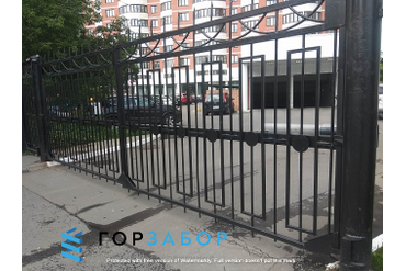 Секционный забор с элементами ковки