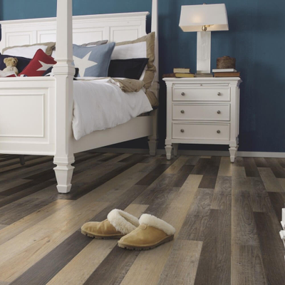 Виниловые полы WINEO 800 craft Инфинити темный DB00071 в интерьере комнаты