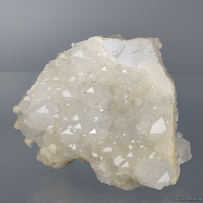 Стильбит, апофиллит, кварц. Индия. 60*50*25мм