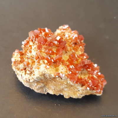 Ванадинит на породе. Марокко. 39*36*20 мм