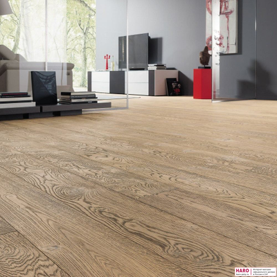 Декор паркетной доски Haro Дуб Табако Серый Браш 4V 1-пол, масло 530795 в интерьере детально