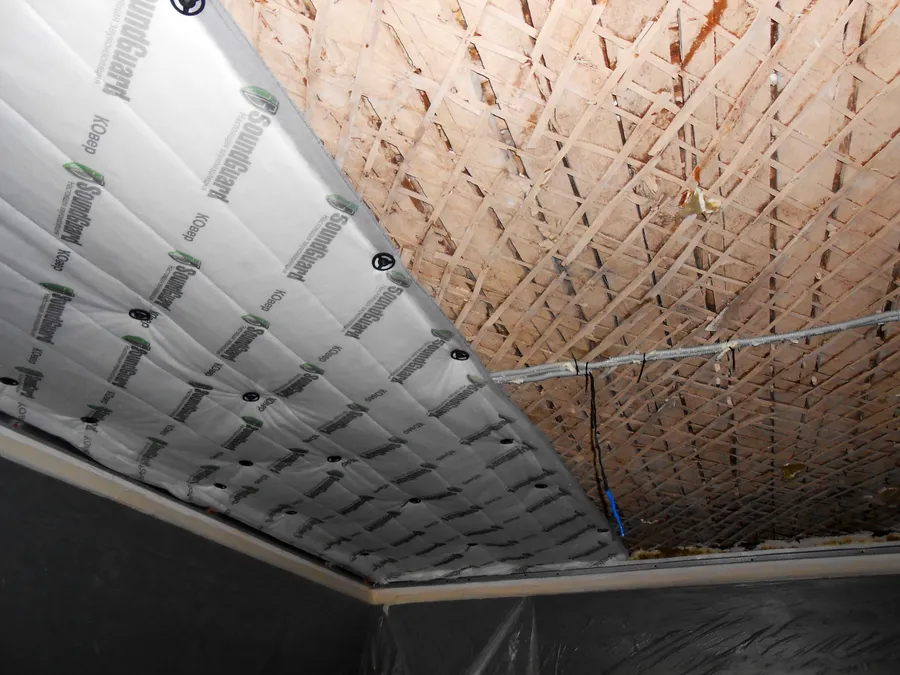 Монтаж звукоизоляционных матов "SOUNDGUARD ИЗОКОВЕР"