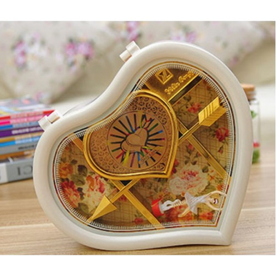 muzykalnaya-shkatulka-s-tancuyushchey-balerinoy-v-vide-serdca