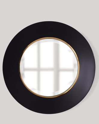 Зеркало круглое в черной широкой раме с золотым ободком внутри.