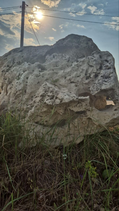 Известняк Эльбрус, скальная пещера