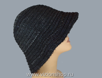 chernaya-vyazanaya-shlyapa-s-polyami-zhenskaya-italiya-kupit