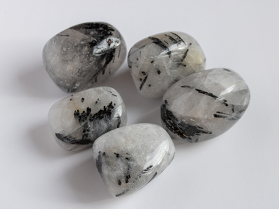 Кварц с черным турмалином (шерл) галтовка в ассортименте, Бразилия (27-32 мм, 17-21 г) №21385