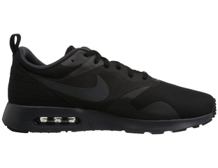 Nike air tavas black and white outlet