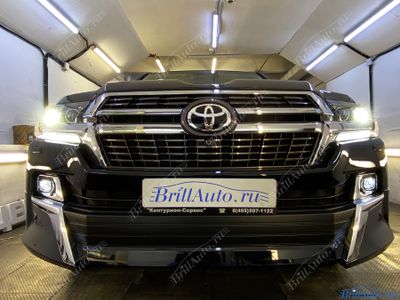 Рестайлинг Toyota Land Cruiser 200 из 2008-2015 в Lounge 2021 года