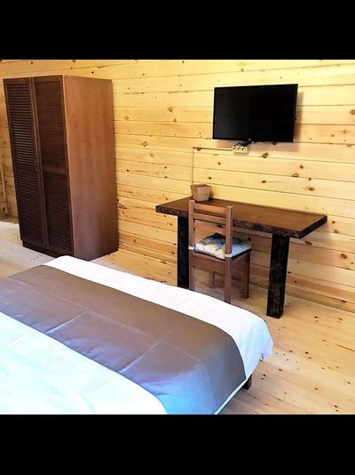 мебель для отелей - столы и журнальные столики из массива