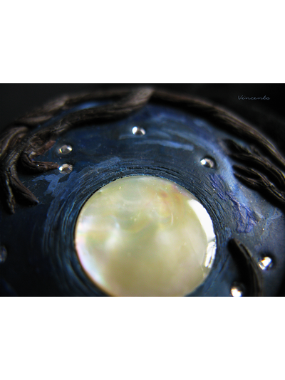 Однажды в полнолуние... Авторская брошь из полимерной глины с винтажным перламутром и стразами Swarovski