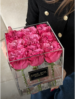 Стеклянные кубы с розами