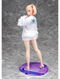 Фигурка 1/7 Тисато Нисикиги (Chisato Nishikigi Oversized Sweatshirt Ver.)