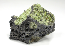 Хризолит (Перидот, Оливин) кристаллы на породе, США (70*50*30 мм, 103 г) №27238