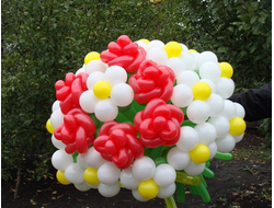 Букет из ромашек и роз