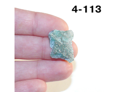 Авантюрин натуральный (необработанный) зеленый №4-113: 1,8г - 22*17*5мм