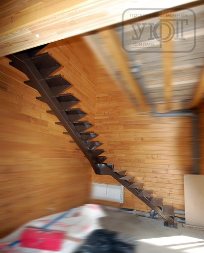 мк №42. металлический каркас лестницы