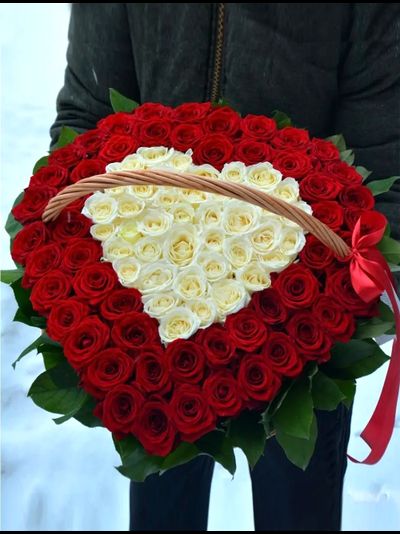 101 роза в корзине "сердце"
