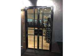 Двери лофт в фитнесс-центре