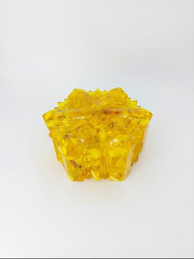 Шкатулка "Снежинка" с белым янтарем