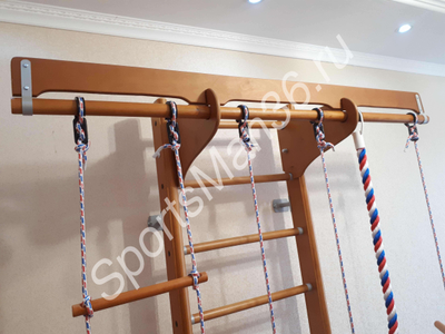 СПОРТИВНЫЙ КОМПЛЕКС KARUSSELL BERLIN Цвет дерева: мед, цвет металла: серебро.