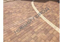 Тротуарная плитка "Старый город" в коллекции "КолорМикс" красно-желтый цвет, частный дом Б. Исаково