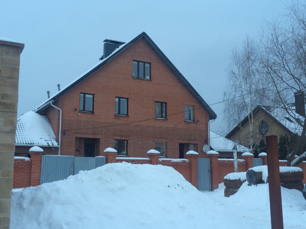 Жилой дом (Московская область, городской округ Домодедово, деревня Новосъяново, Школьная улица)