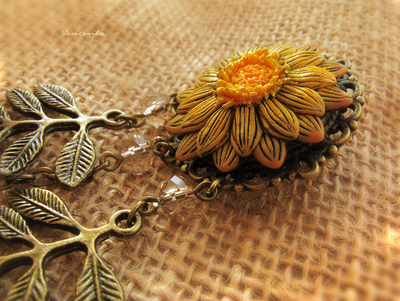 Брошь в стиле кантри "Соломенный Цветок"