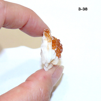 Ванадинит натуральный (щетка) №3-38: 28*24*14мм