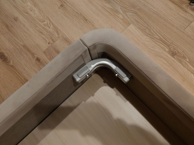 Современная дизайнерская кровать Мегаполис, мягкое высокое изголовье, квадратная стежка, фанера, усиленная металлом, с подъемным механизмом и бельевым ящиком