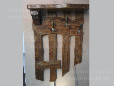 Деревянные полки и вешалки