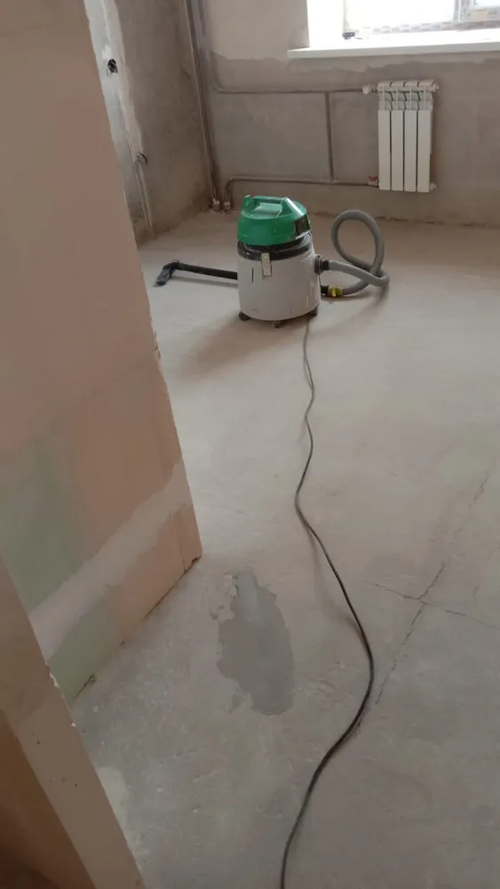 "Обезпыливание" пола перед укладкой материала