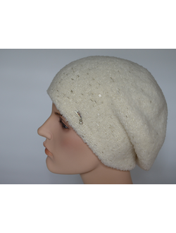 vyazaniy-beret-so-steklyarusom-beliy-iz-kashemira-vizio-italiya