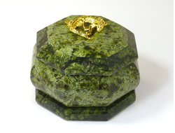 Шкатулка 6-гранная Змеевик, Урал (70*70*60 мм, 325 г) №15117