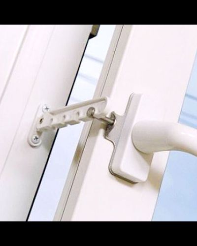 030-Гребенка пласт.с мет.держат 4-х позиц, белая Артикул: 00000362