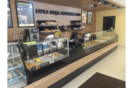 ЛДСП черный глянец, черный шагрень. Стекло 8мм клееное. Подсветка светодиодная в профиле, свет теплый 2700 К. Лотки хлебные- металл, дерево.