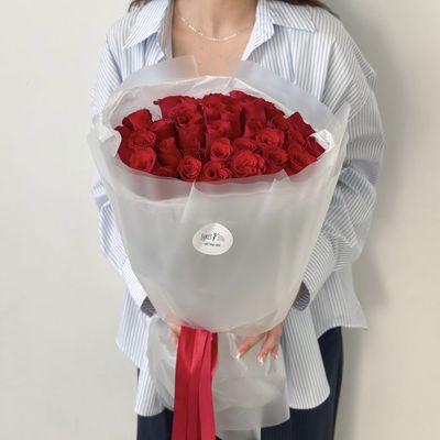 35 красных роз