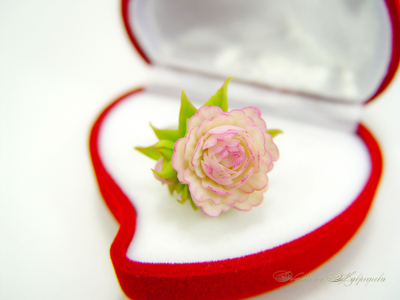 Комплект украшений "Пиончики". Цветы из полимерной глины.