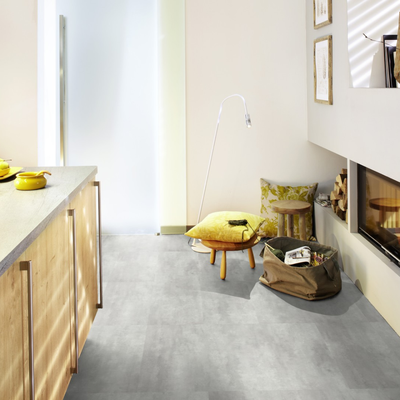 Виниловый пол Wineo 400 Stone Wisdom Concrete Dusky DB00140 в интерьере кухни