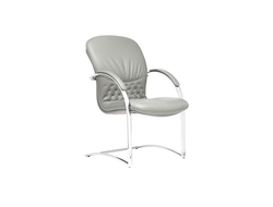 Кресло Кардинал с низкой спинкой на полозьях