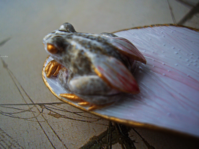 Фэнтези-брошь "Мушка-лягушка" (скульптурная миниатюра)